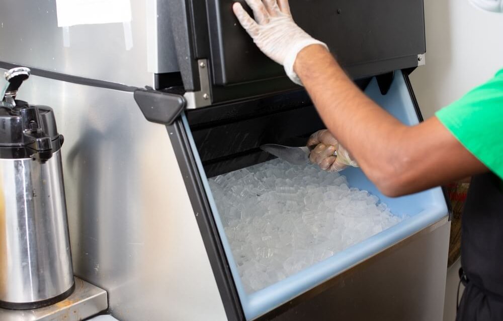 https://adk.co.uk/wp-content/uploads/2019/05/A-commercial-ice-machine-1000x640.jpg