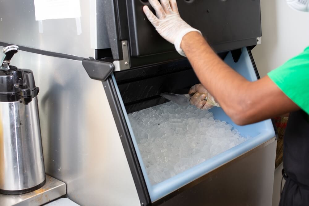 https://adk.co.uk/wp-content/uploads/2019/05/A-commercial-ice-machine.jpg